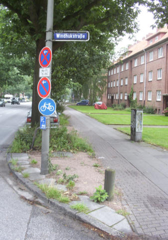 Behringstraße im August 2004