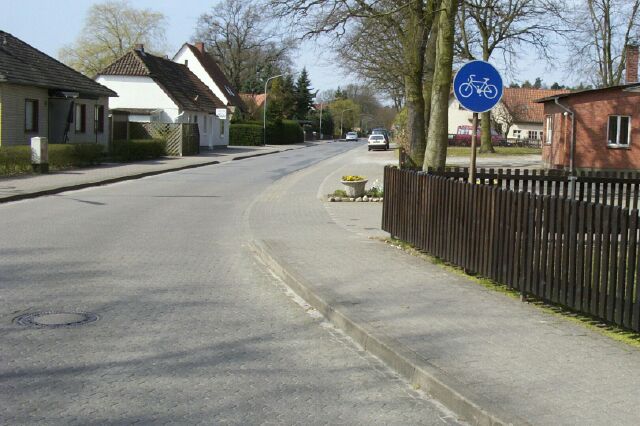 Westerfeld - Z 237 läßt Fußgängern keinen Platz mehr