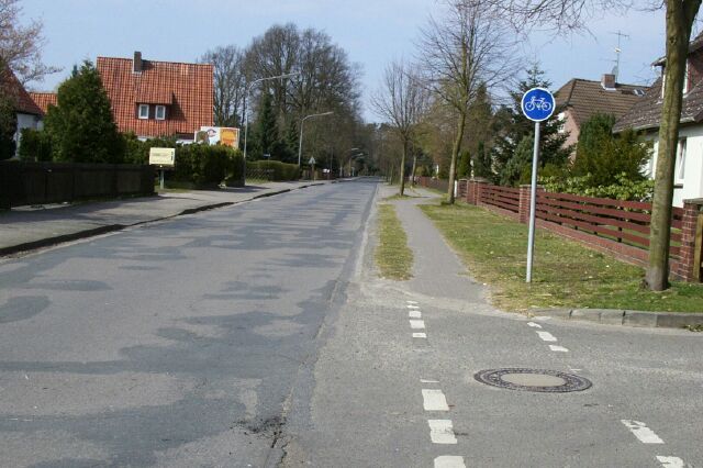 Westerfeld - Z 237 (?!) läßt Fußgängern keinen Platz mehr