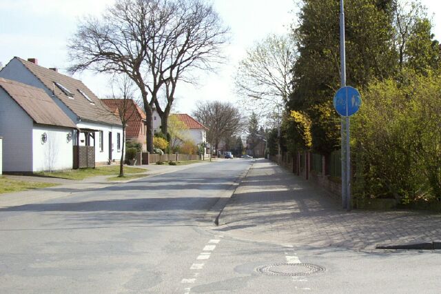 Westerfeld - dieses alte Schild muß endlich auf den Schrott - am besten ersatzlos!